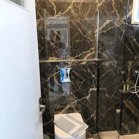 玛丽客房酒店 4* 佩里萨