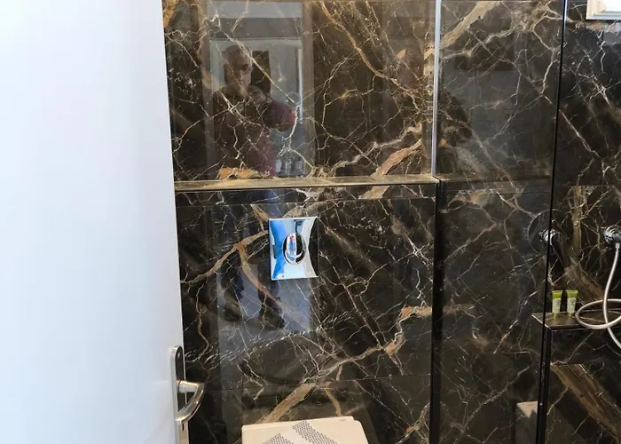 玛丽客房酒店 4* 佩里萨