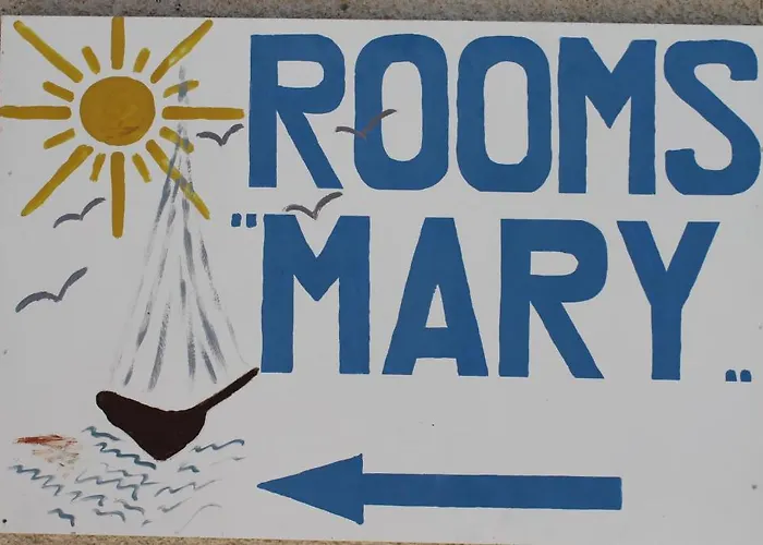 Mary 4* Perissa (Santorini)