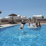 Mary 4* Perissa (Santorini)