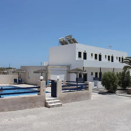 Mary 4* Perissa (Santorini)