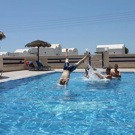 Mary 4* Perissa (Santorini)