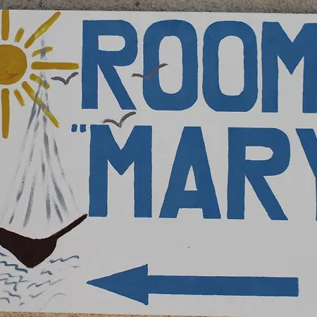 Mary 2* Perissa (Santorini)