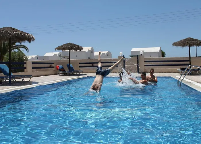 Mary 4* Perissa (Santorini)